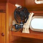 Railblaza StarPort E-Serie mit Kabeldurchführung in Kombination mit einem Ventilator
