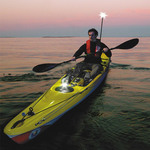 Railblaza dreiteilige Verlängerung 1000 mit Rundumlicht auf einem Angelkajak