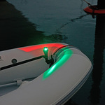 Railblaza iPS LED Zweifarben-Positionslicht an einem Schlauchboot