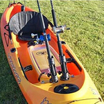 Railblaza Rod Holder II montiert auf einem Angelkayak