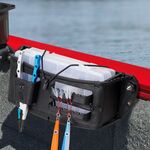 Railblaza TackleCaddy TracMount in schwarz montiert an einem Gunwale Schienensystem