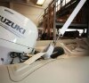 Adaptateur de sangle pour bateaux pneumatiques permettant de tendre les tauds bimini